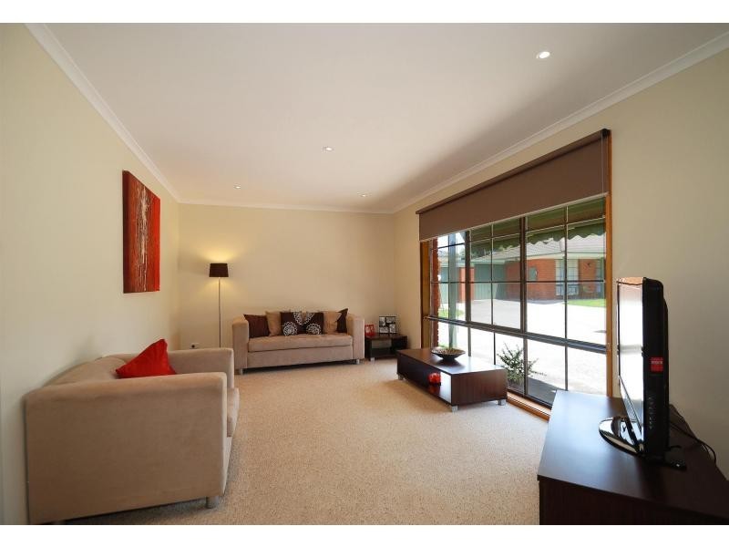 Unit 4/60-64 Woods Street, Beaconsfield VIC 3807