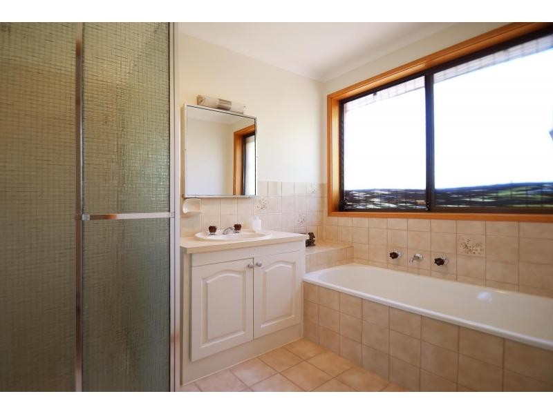 Unit 4/60-64 Woods Street, Beaconsfield VIC 3807