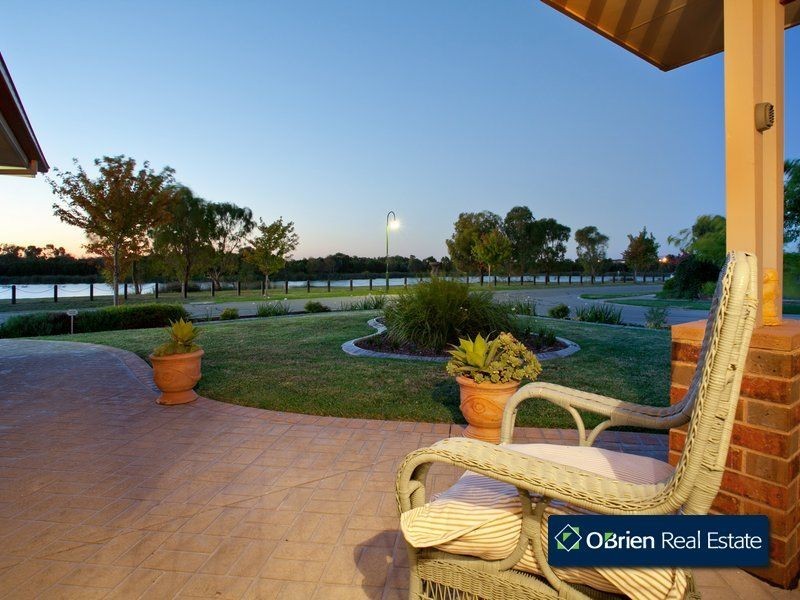 38 Moondarra Drive, Berwick VIC 3806