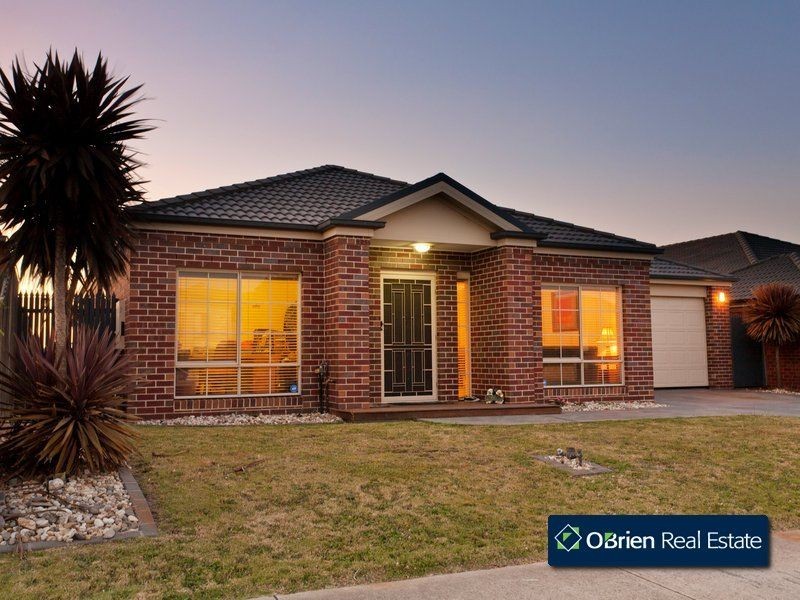33 Norwegian Way, Narre Warren South VIC 3805