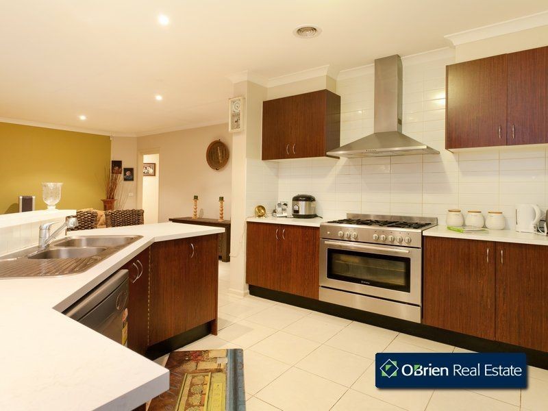 33 Norwegian Way, Narre Warren South VIC 3805