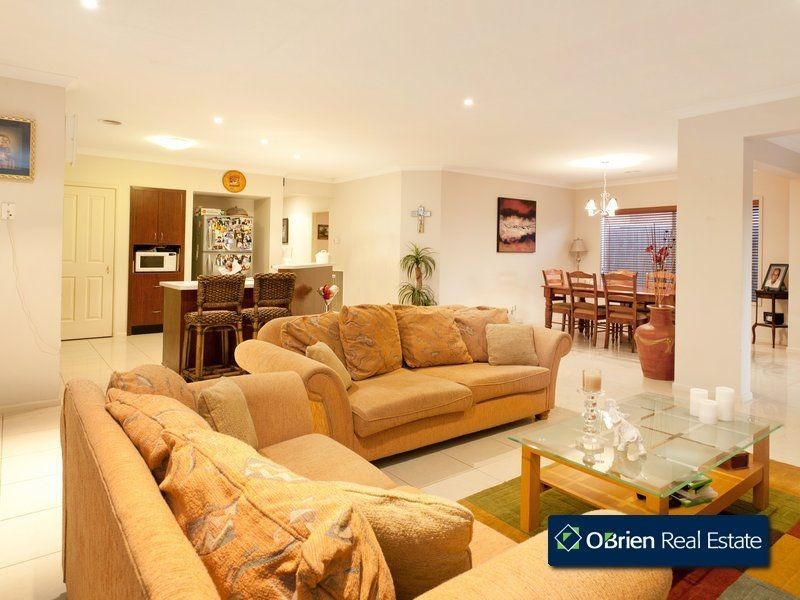 33 Norwegian Way, Narre Warren South VIC 3805