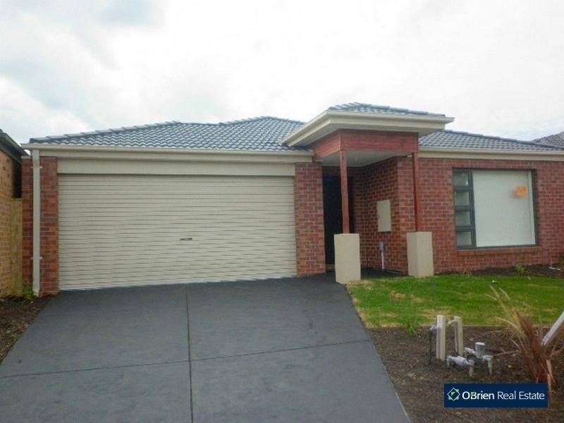 100 William Thwaites Boulevard, Cranbourne North VIC 3977