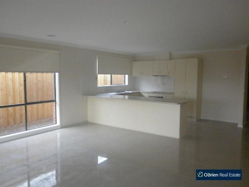 100 William Thwaites Boulevard, Cranbourne North VIC 3977