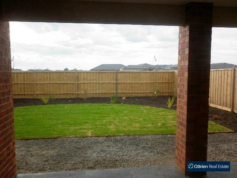 100 William Thwaites Boulevard, Cranbourne North VIC 3977