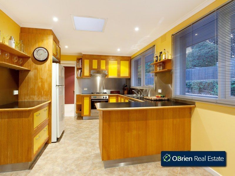 6 John Edgcumbe Way, Endeavour Hills VIC 3802