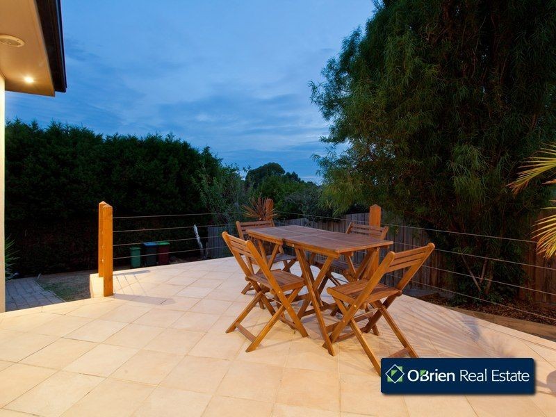 6 John Edgcumbe Way, Endeavour Hills VIC 3802