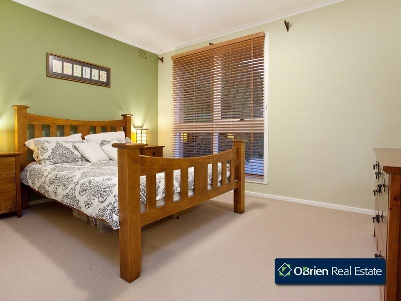 6 John Edgcumbe Way, Endeavour Hills VIC 3802