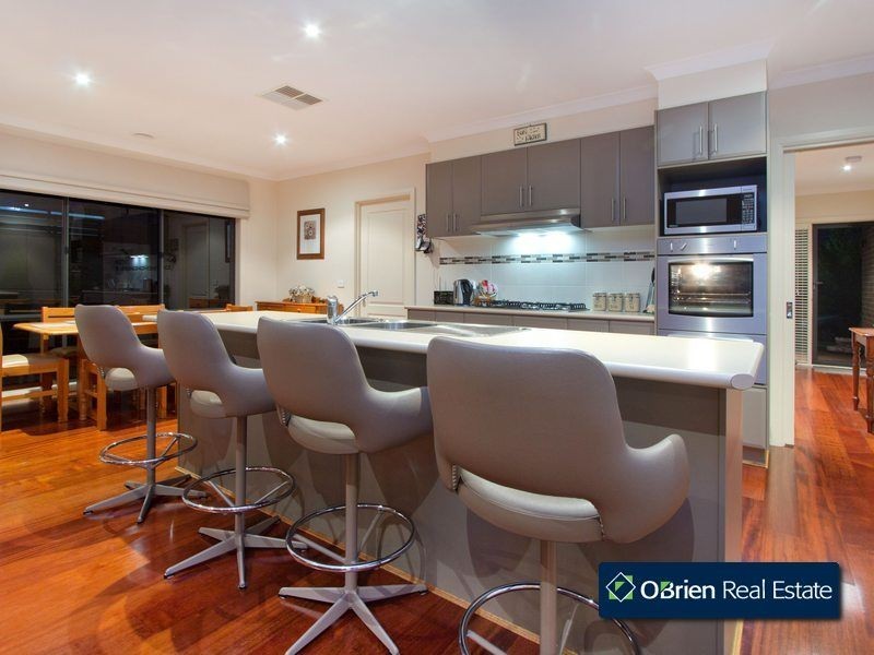 14 Fanfare Close, Berwick VIC 3806