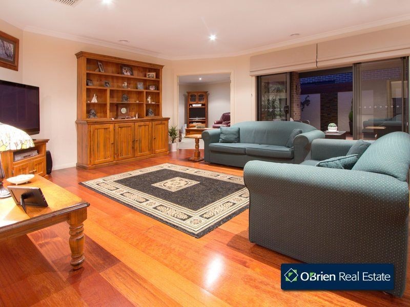 14 Fanfare Close, Berwick VIC 3806