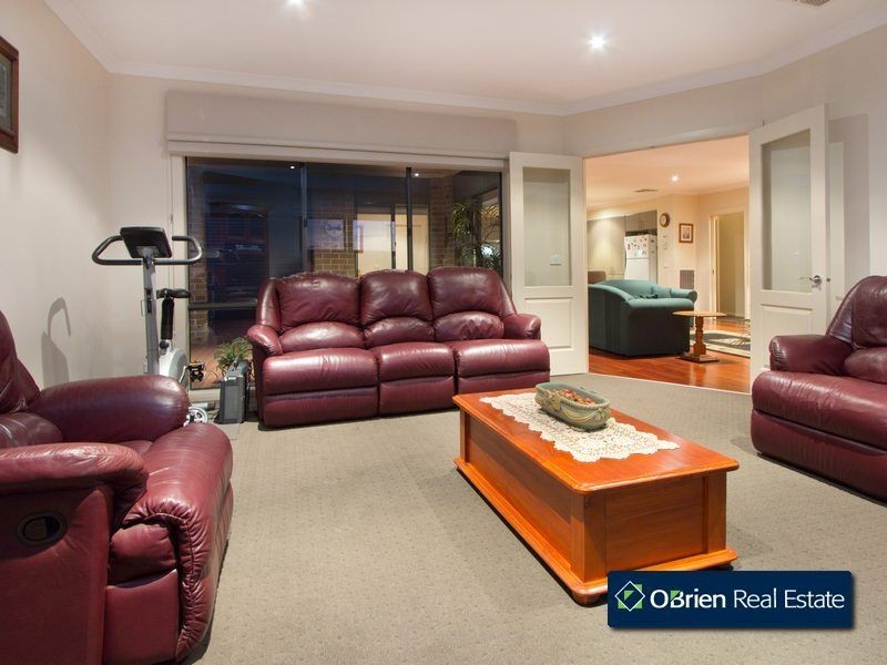 14 Fanfare Close, Berwick VIC 3806