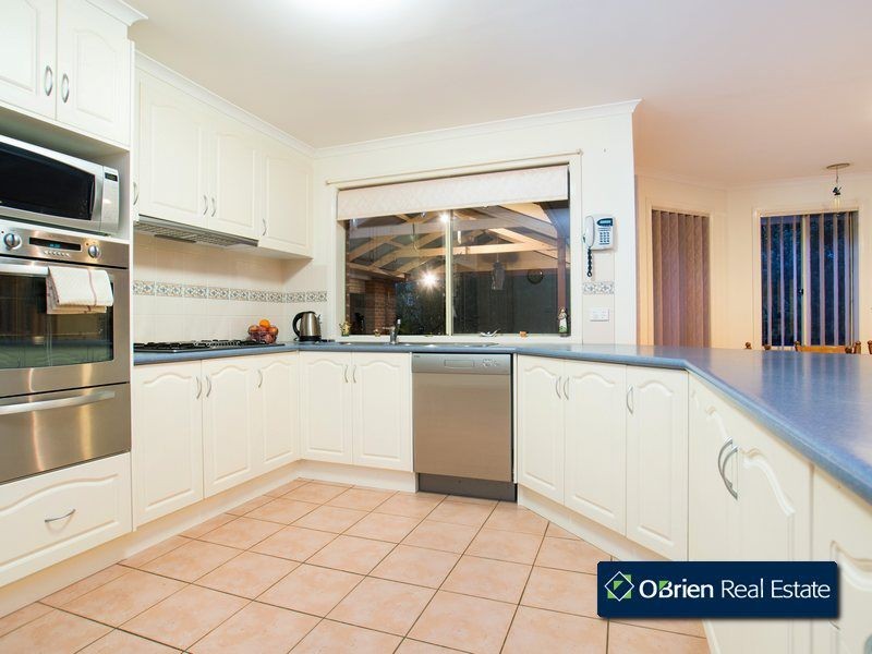 30 St Ives Drive, Narre Warren South VIC 3805