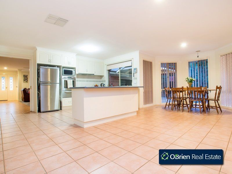 30 St Ives Drive, Narre Warren South VIC 3805