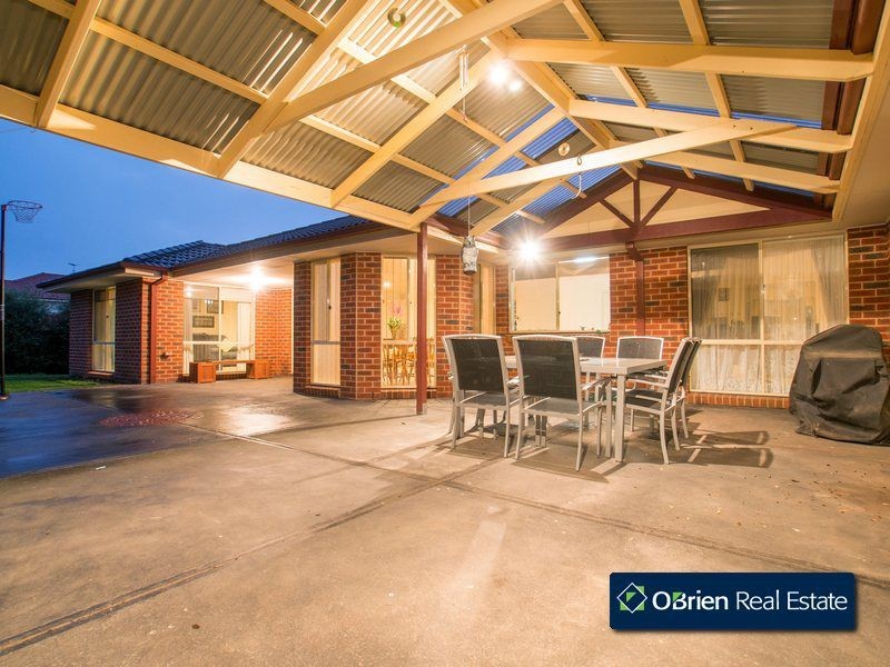 30 St Ives Drive, Narre Warren South VIC 3805