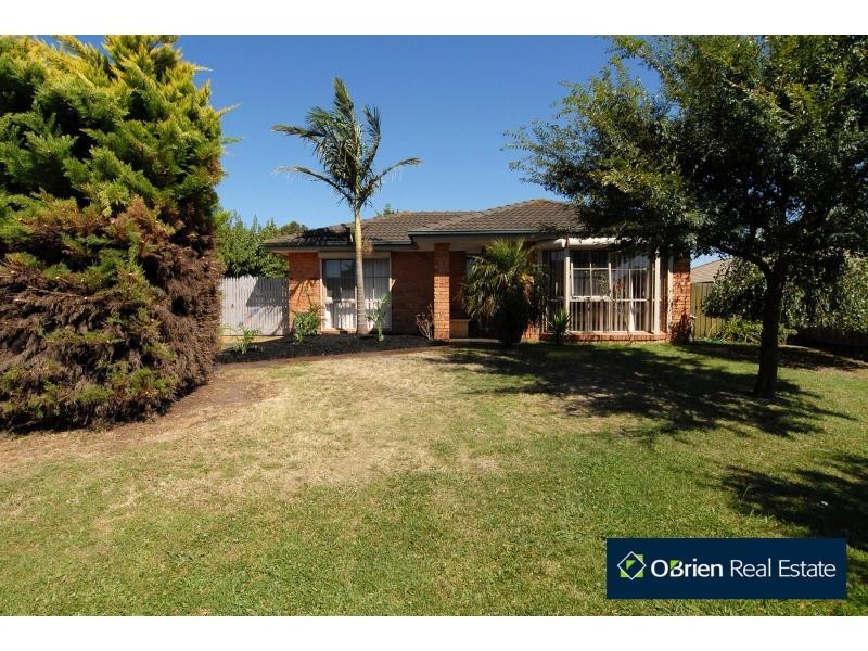 34 Andrea Crescent, Cranbourne North VIC 3977