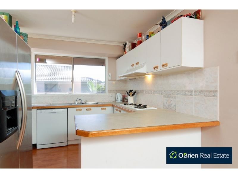 34 Andrea Crescent, Cranbourne North VIC 3977