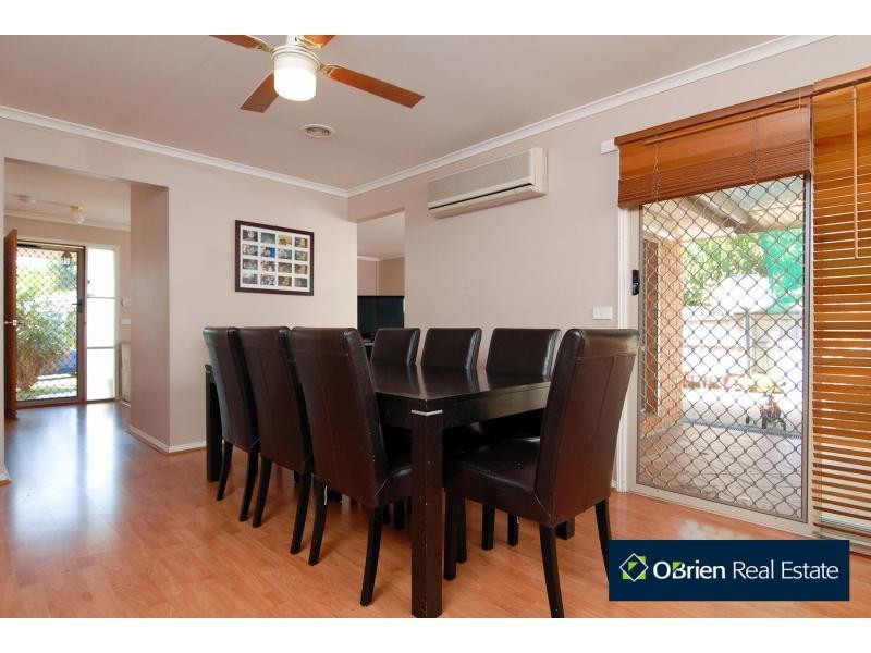34 Andrea Crescent, Cranbourne North VIC 3977