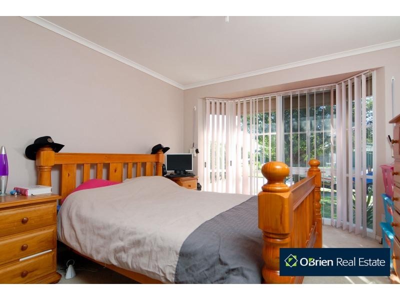 34 Andrea Crescent, Cranbourne North VIC 3977