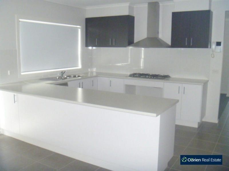 73 Charlbury Crescent, Cranbourne North VIC 3977