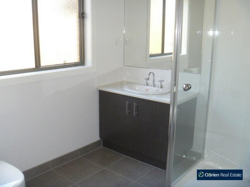 73 Charlbury Crescent, Cranbourne North VIC 3977