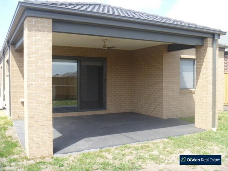 73 Charlbury Crescent, Cranbourne North VIC 3977