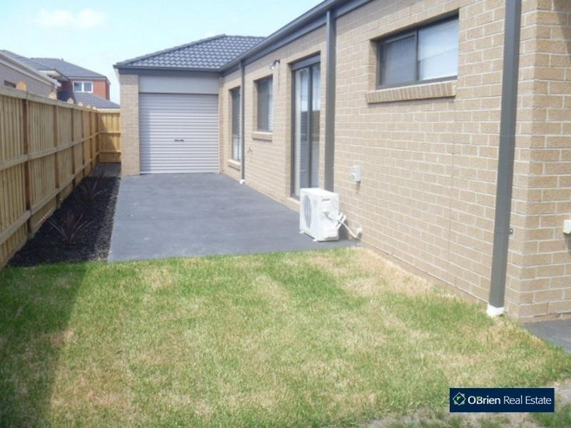 73 Charlbury Crescent, Cranbourne North VIC 3977