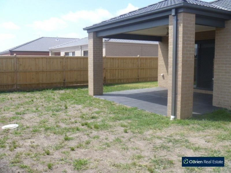 73 Charlbury Crescent, Cranbourne North VIC 3977