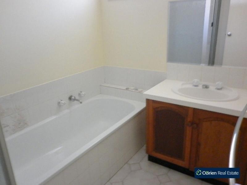 3 Ambleside Crescent, Berwick VIC 3806