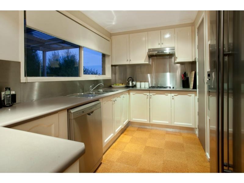 17 Poorinda Rise, Narre Warren VIC 3805