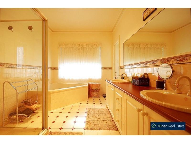 2 Caranya Court, Narre Warren South VIC 3805