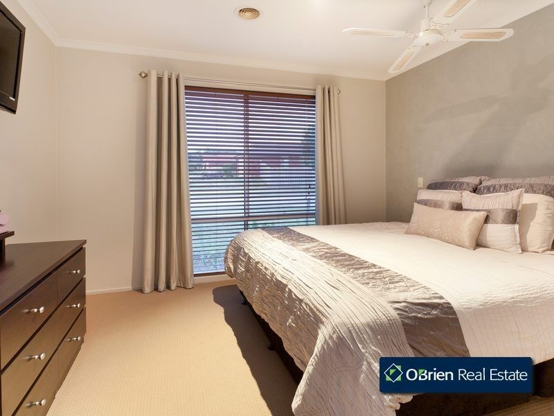 5 Oakgrove Drive, Narre Warren South VIC 3805