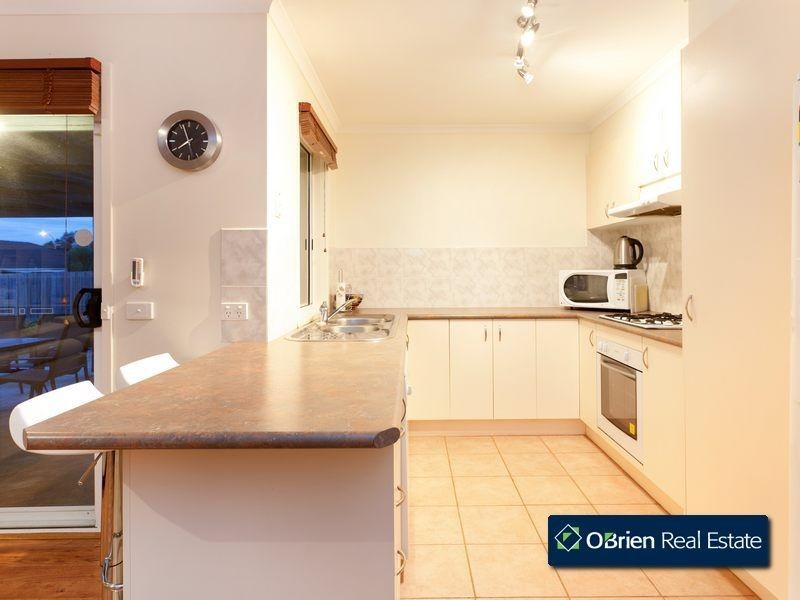 5 Oakgrove Drive, Narre Warren South VIC 3805