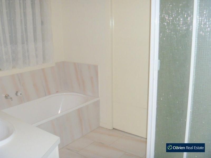 1/6 Messmate Court, Berwick VIC 3806