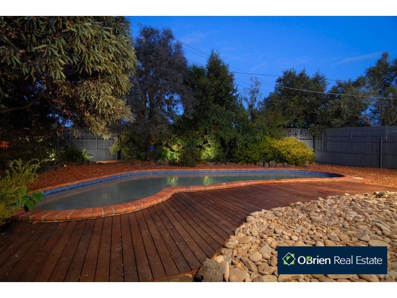 2 Quarrion Drive, Carrum Downs VIC 3201