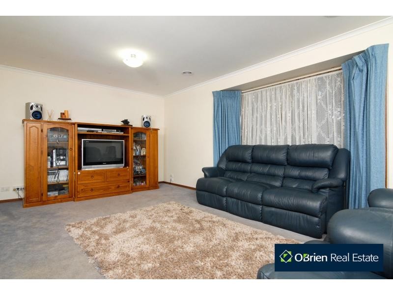 2 Quarrion Drive, Carrum Downs VIC 3201