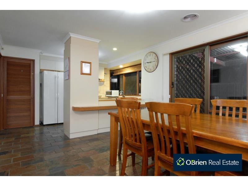 2 Quarrion Drive, Carrum Downs VIC 3201