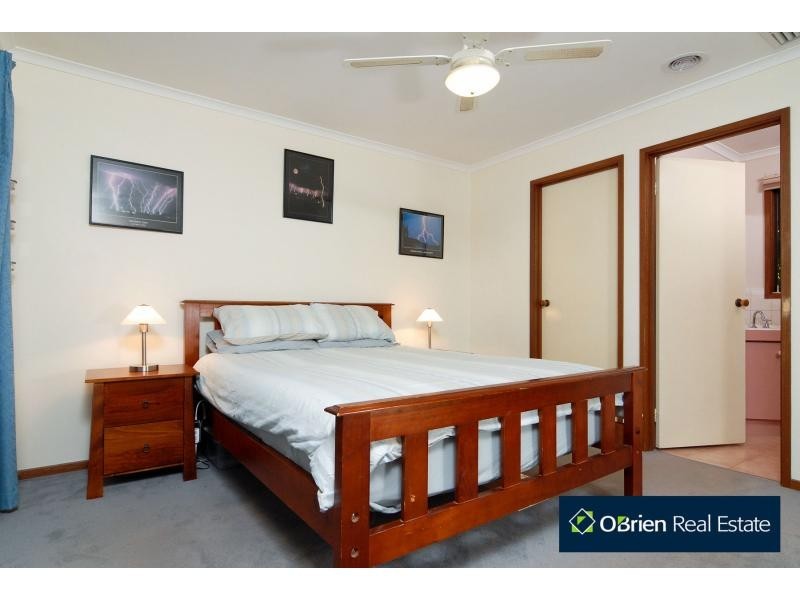2 Quarrion Drive, Carrum Downs VIC 3201