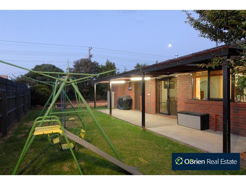 2 Quarrion Drive, Carrum Downs VIC 3201