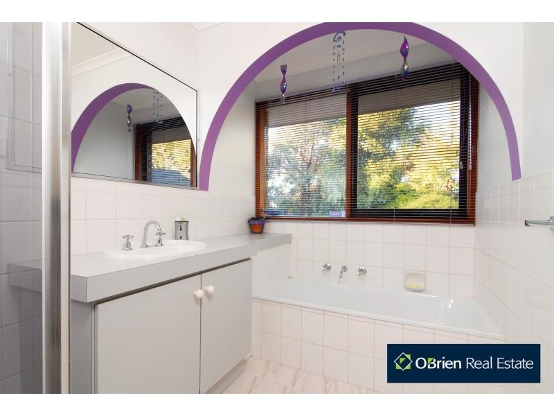 2 Quarrion Drive, Carrum Downs VIC 3201