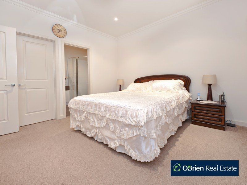 15 Glenbrook Crescent, Lynbrook VIC 3975