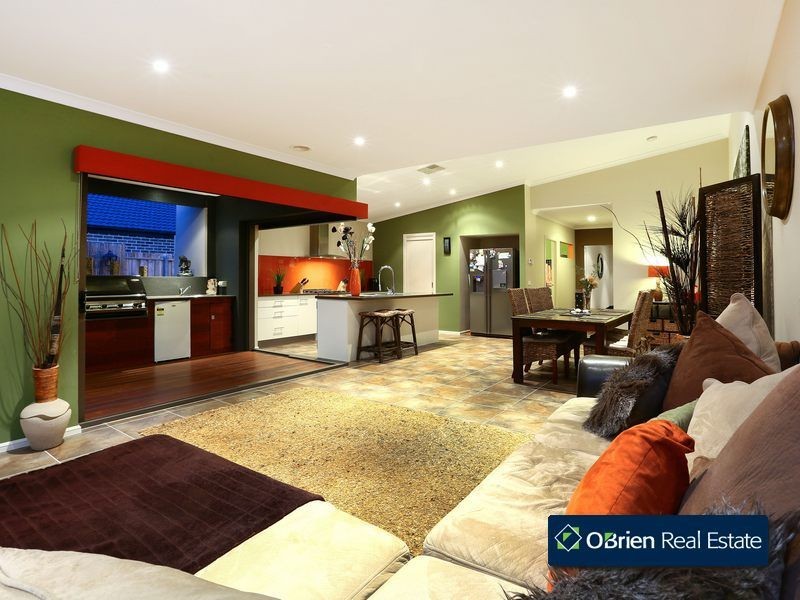 45 Charlbury Crescent, Cranbourne North VIC 3977