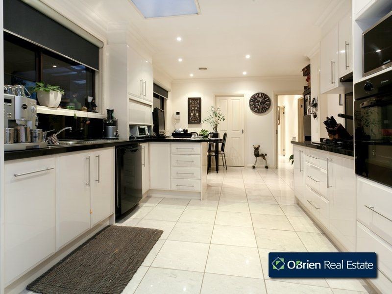 5 Patricia Court, Berwick VIC 3806