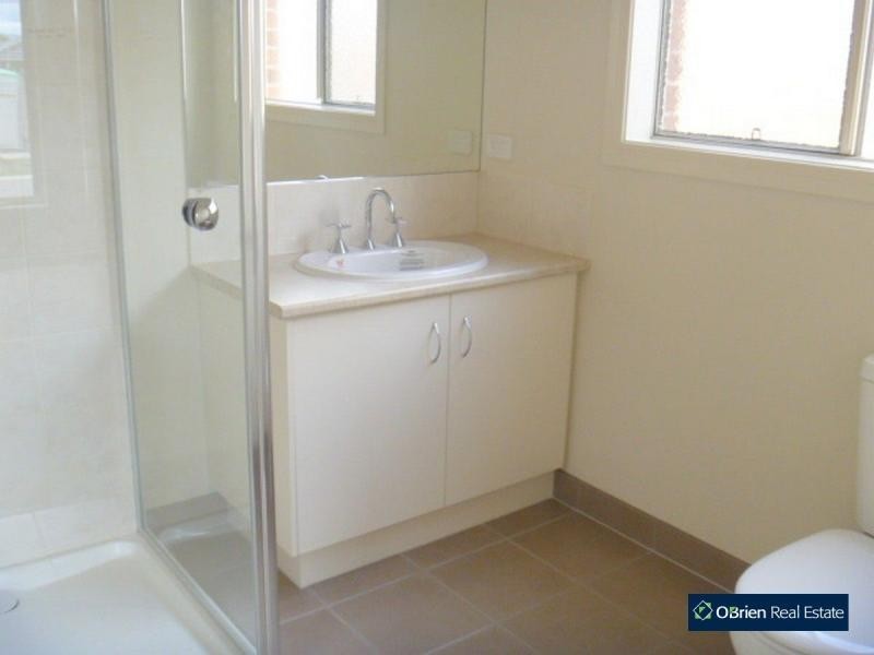 5 Katahdin Terrace, Cranbourne North VIC 3977