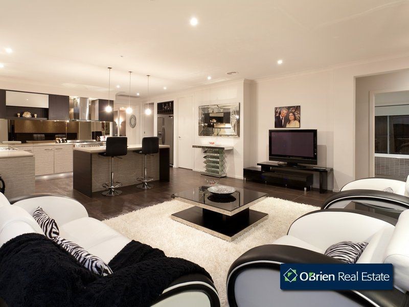 12 Waterbury Street, Cranbourne VIC 3977