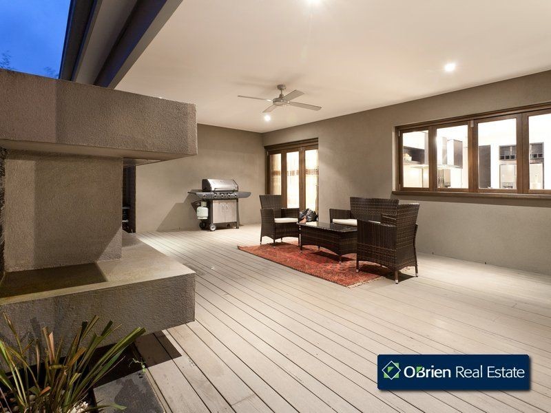 12 Waterbury Street, Cranbourne VIC 3977