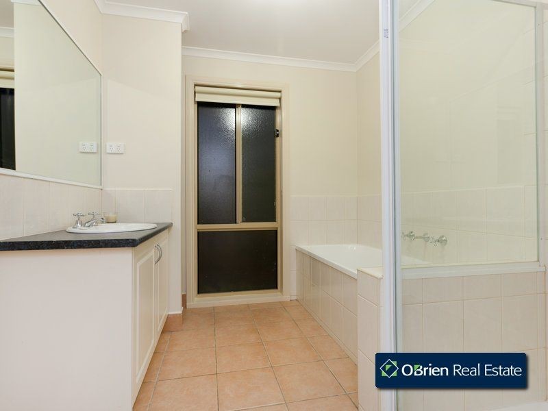 5 Shaz Court, Berwick VIC 3806