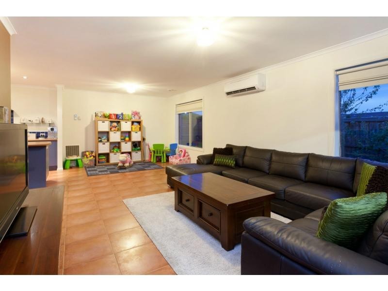 21 Osmington Circle, Narre Warren South VIC 3805