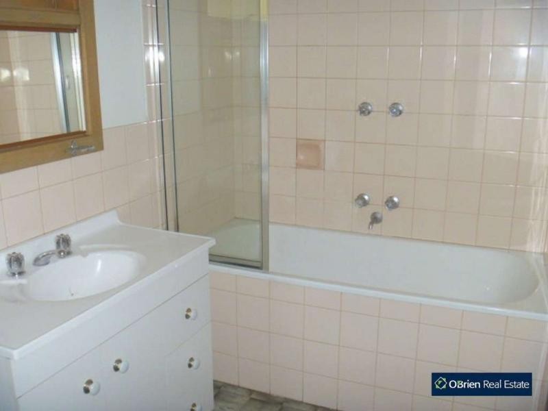 52 Collins Crescent, Berwick VIC 3806