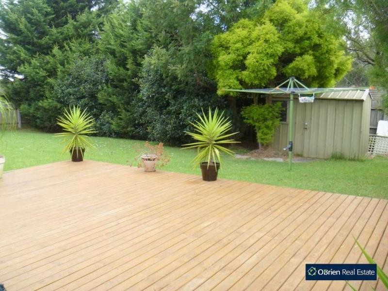 52 Collins Crescent, Berwick VIC 3806