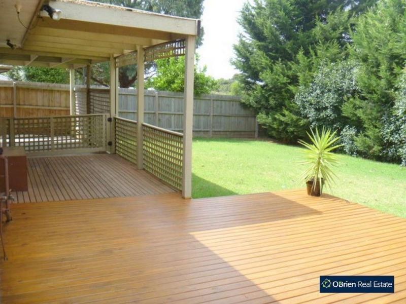 52 Collins Crescent, Berwick VIC 3806